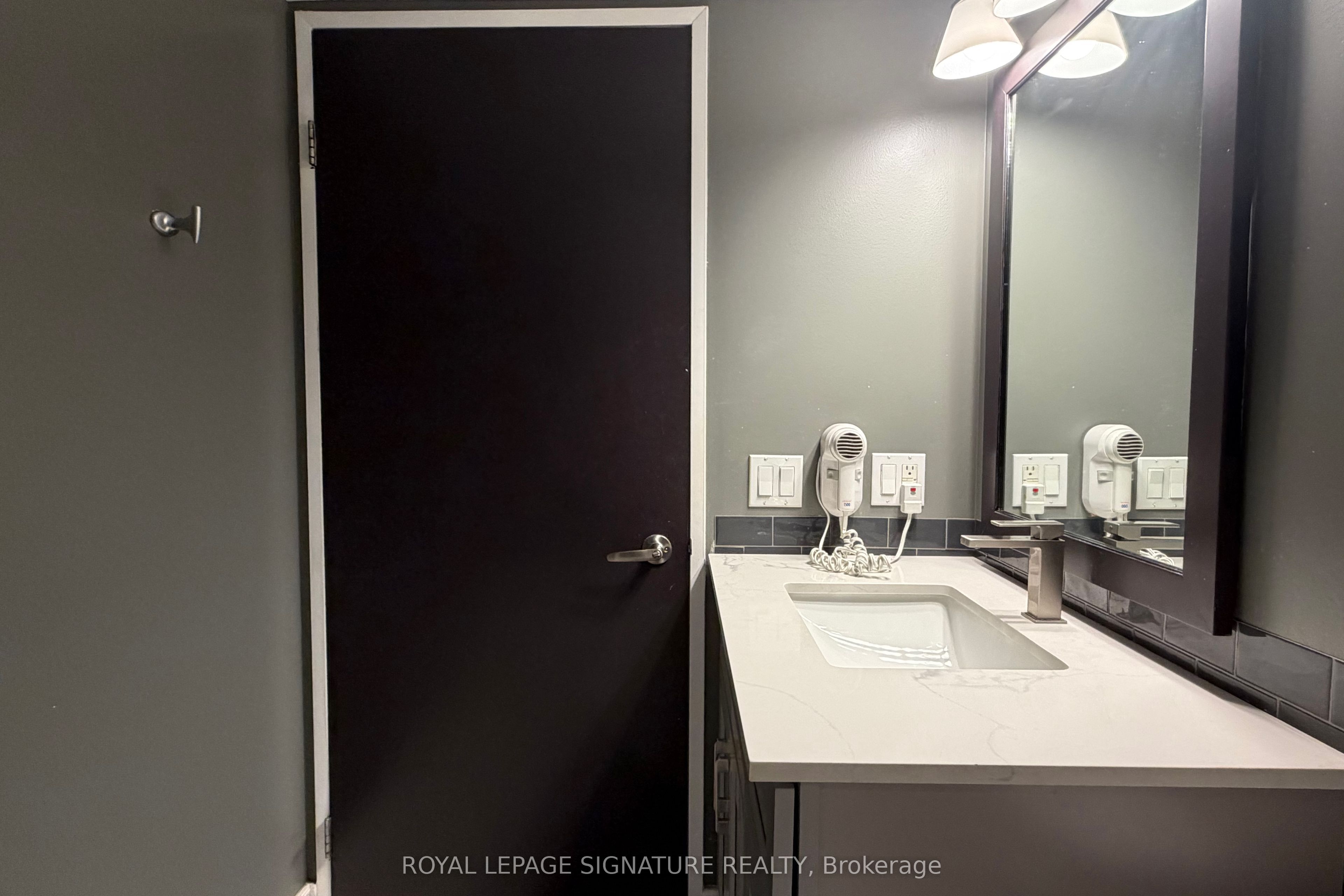 33 Sheppard Avenue E 2210 Property Photo 12