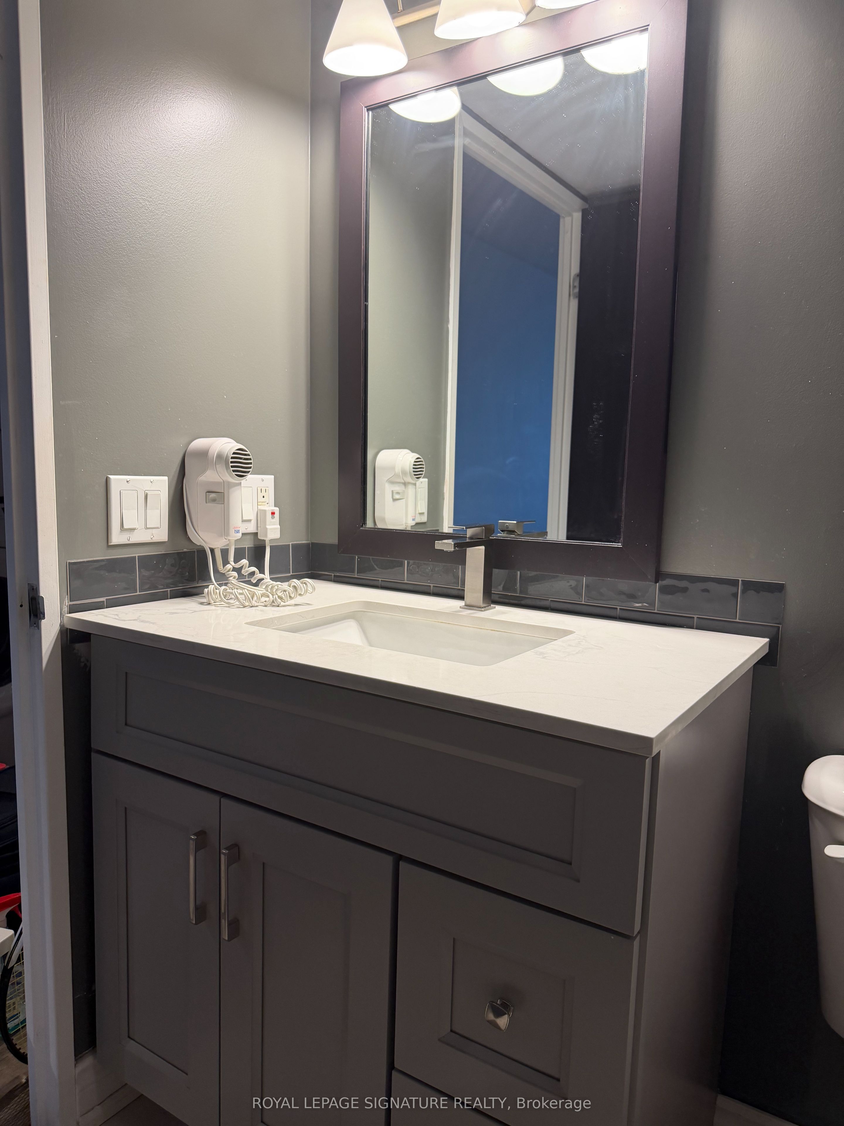 33 Sheppard Avenue E 2210 Property Photo 13