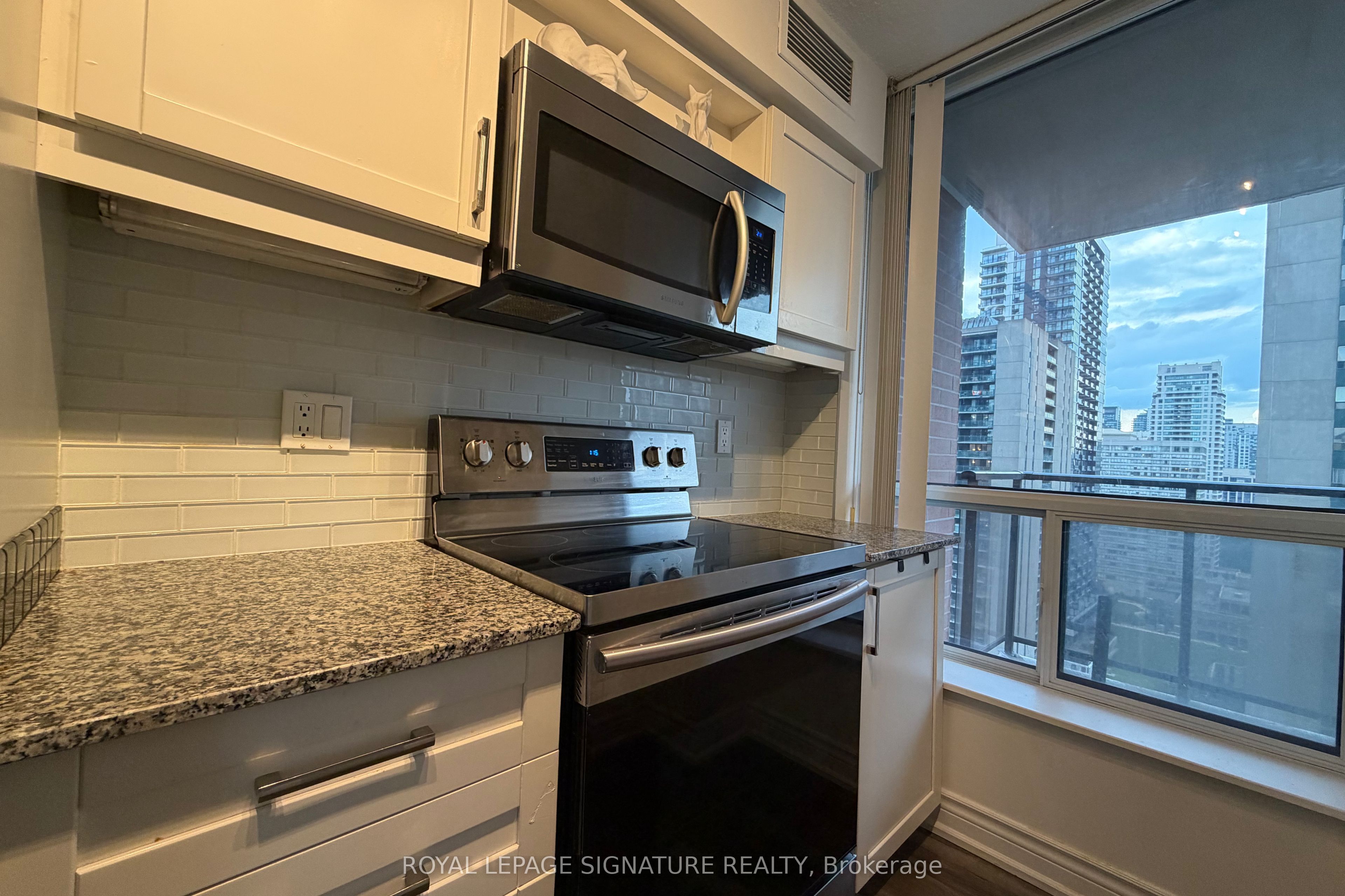 33 Sheppard Avenue E 2210 Property Photo 15