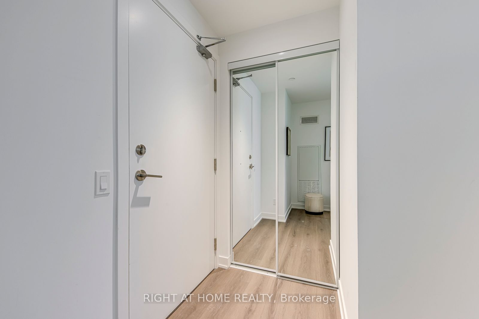 8 Wellesley Street W 3112 Property Photo 7