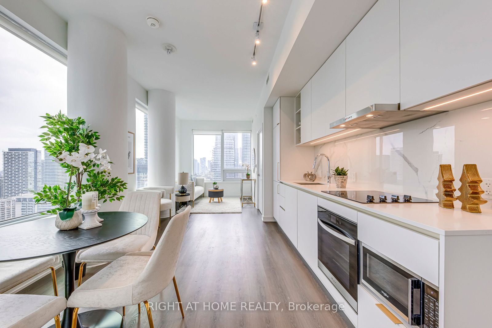 8 Wellesley Street W 3112 Property Photo 10