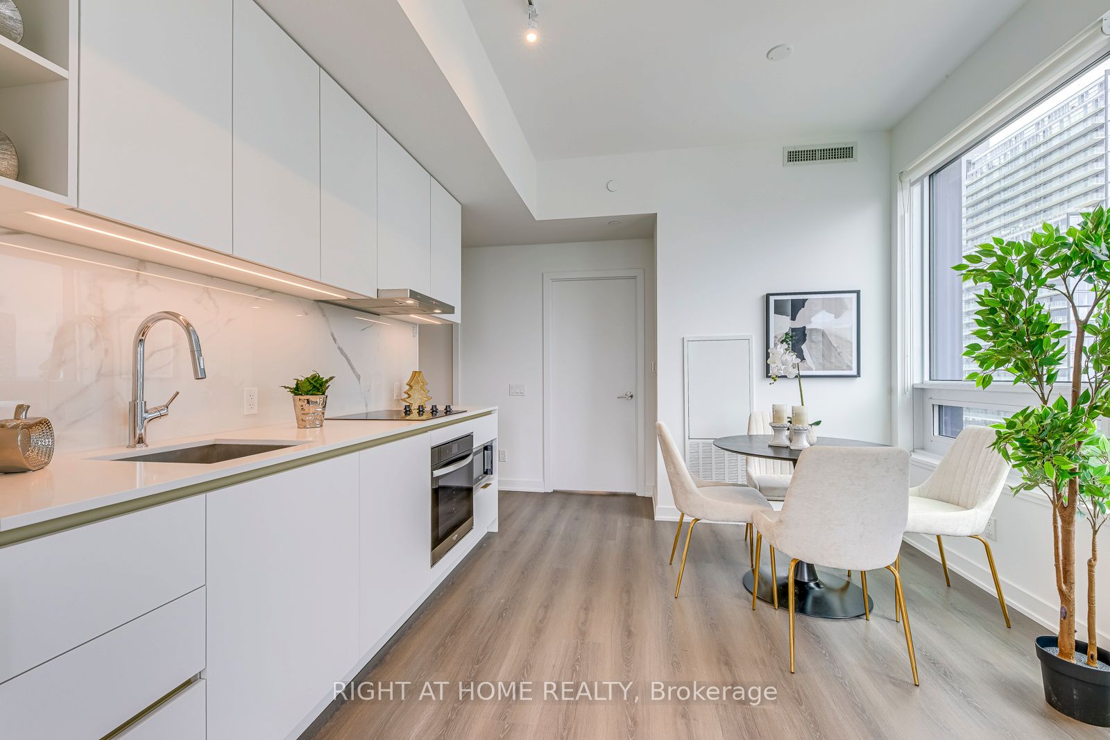 8 Wellesley Street W 3112 Property Photo 13