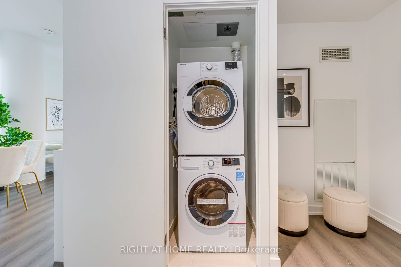 8 Wellesley Street W 3112 Property Photo 28