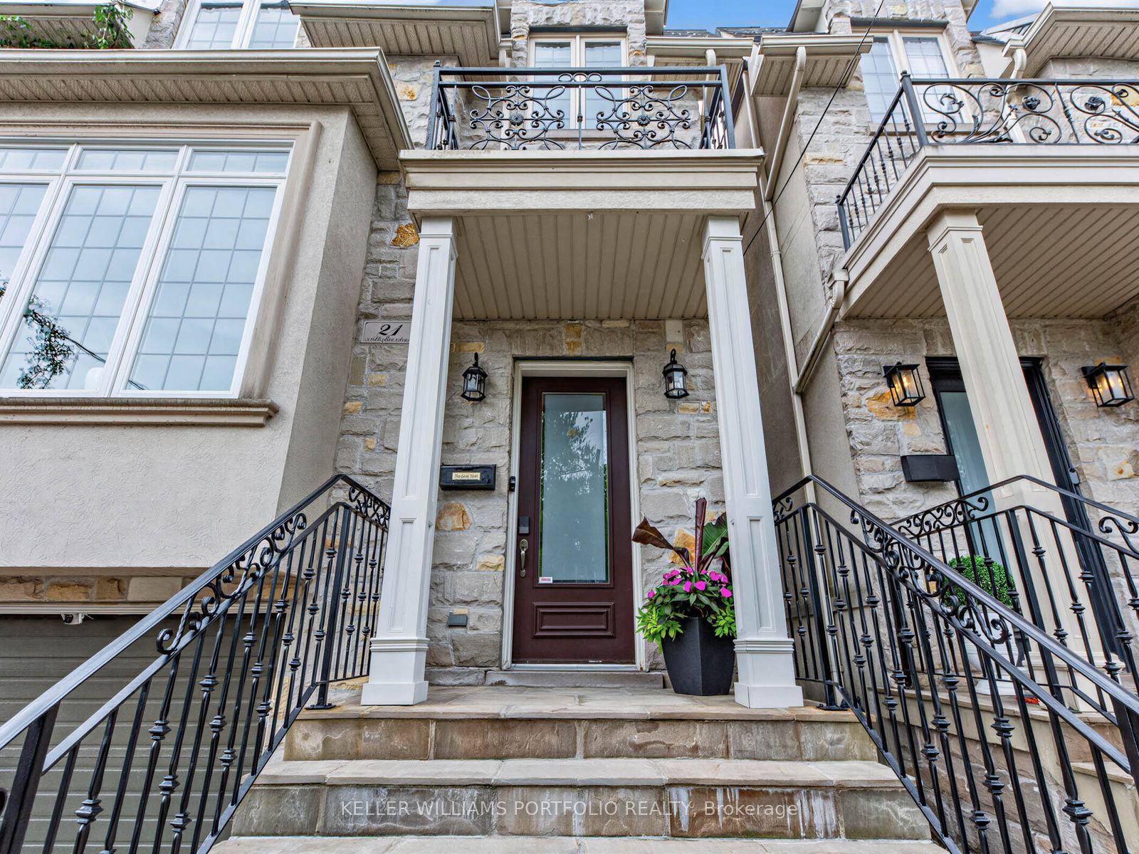 21 Albertus Avenue Property Photo 3