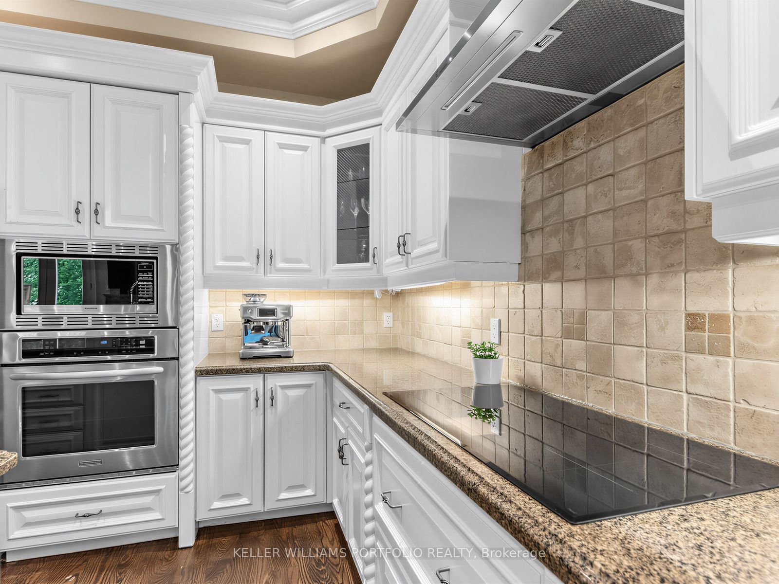 21 Albertus Avenue Property Photo 10