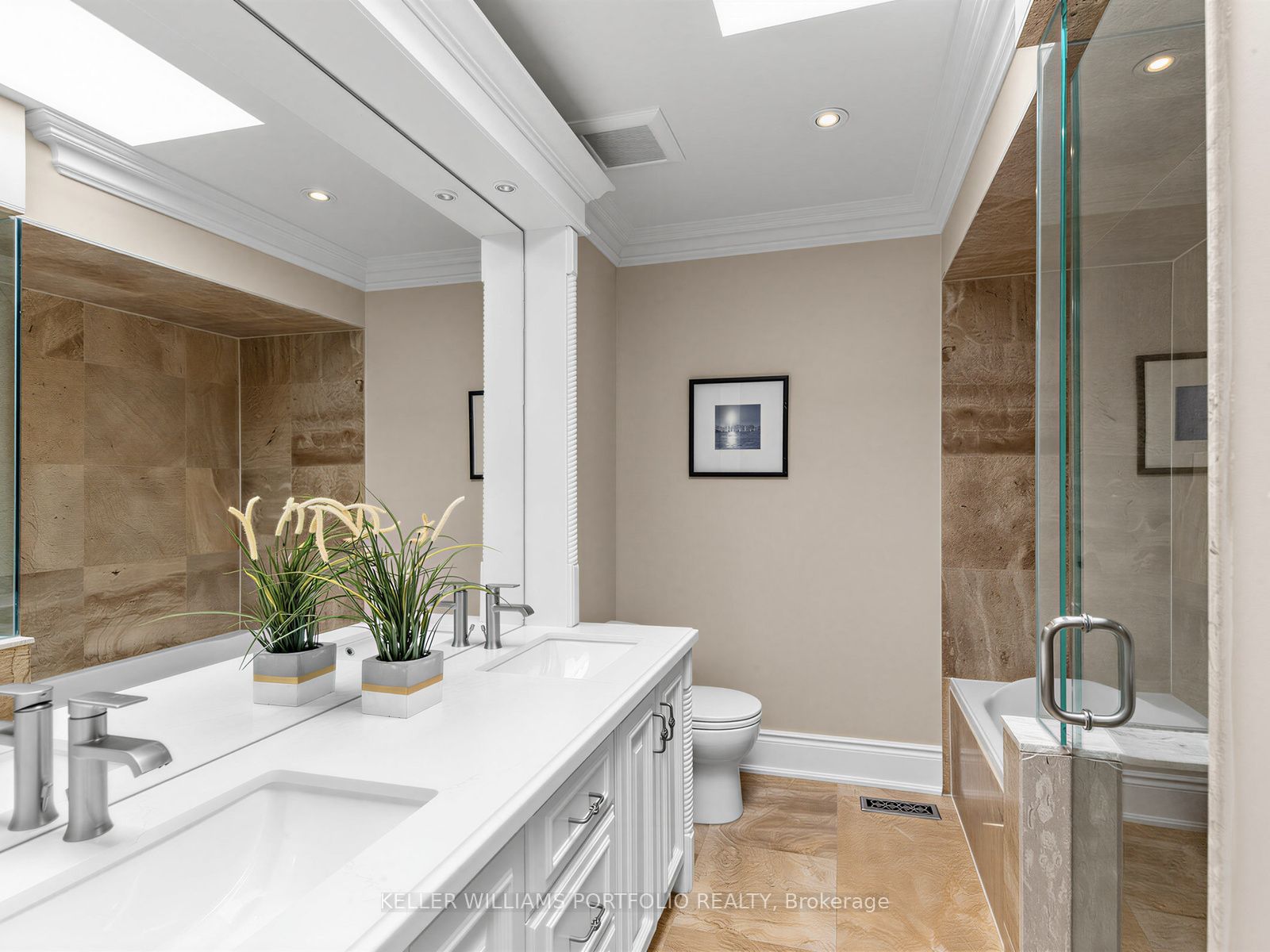 21 Albertus Avenue Property Photo 25