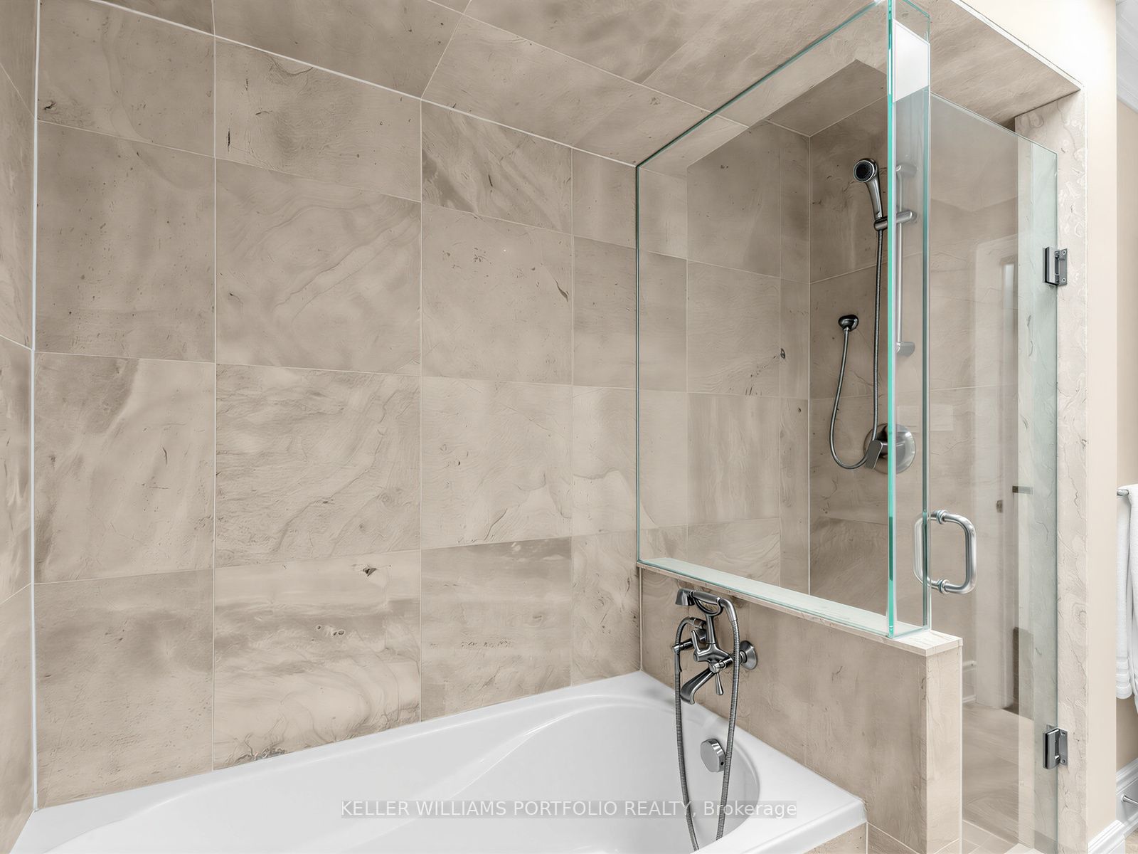 21 Albertus Avenue Property Photo 26