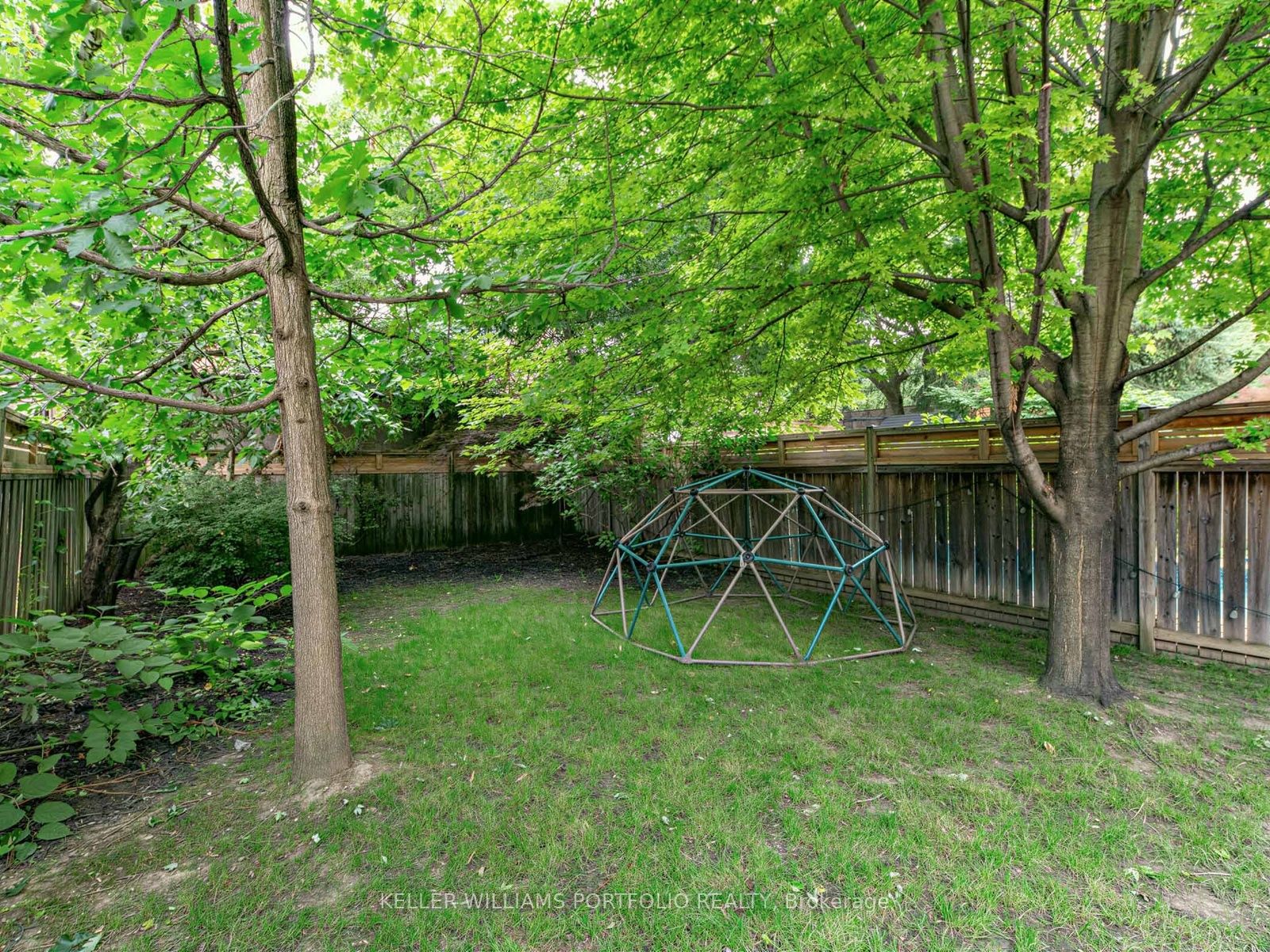 21 Albertus Avenue Property Photo 40