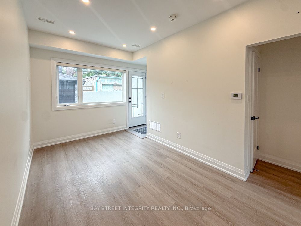 598 Crawford Street Laneway Property Photo 2