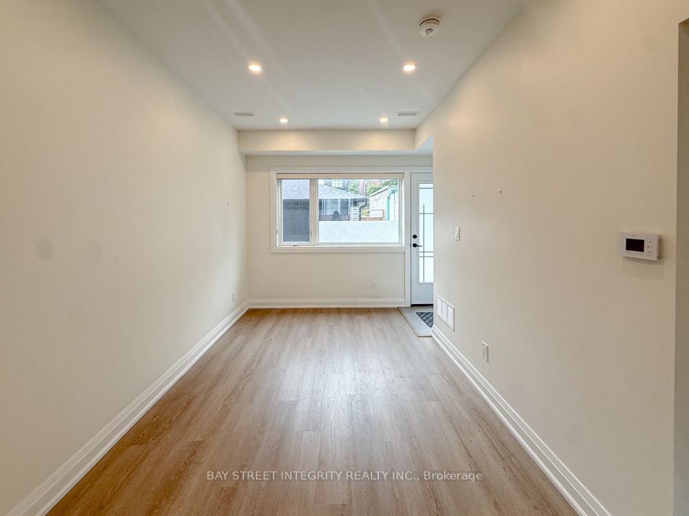 598 Crawford Street Laneway Property Photo 4