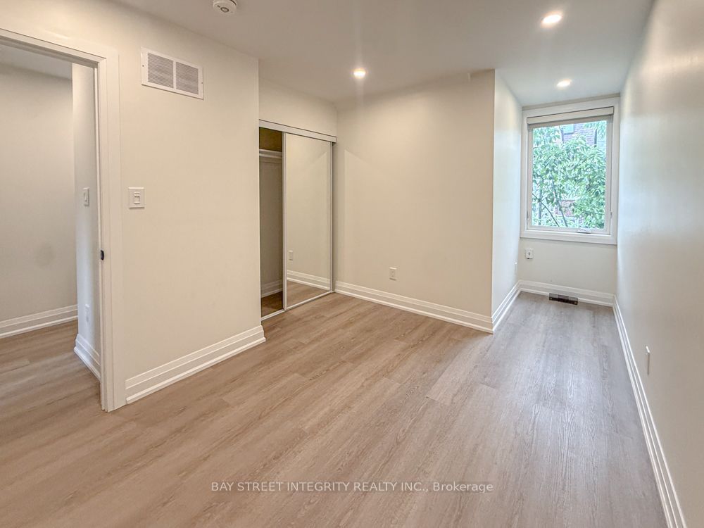 598 Crawford Street Laneway Property Photo 8