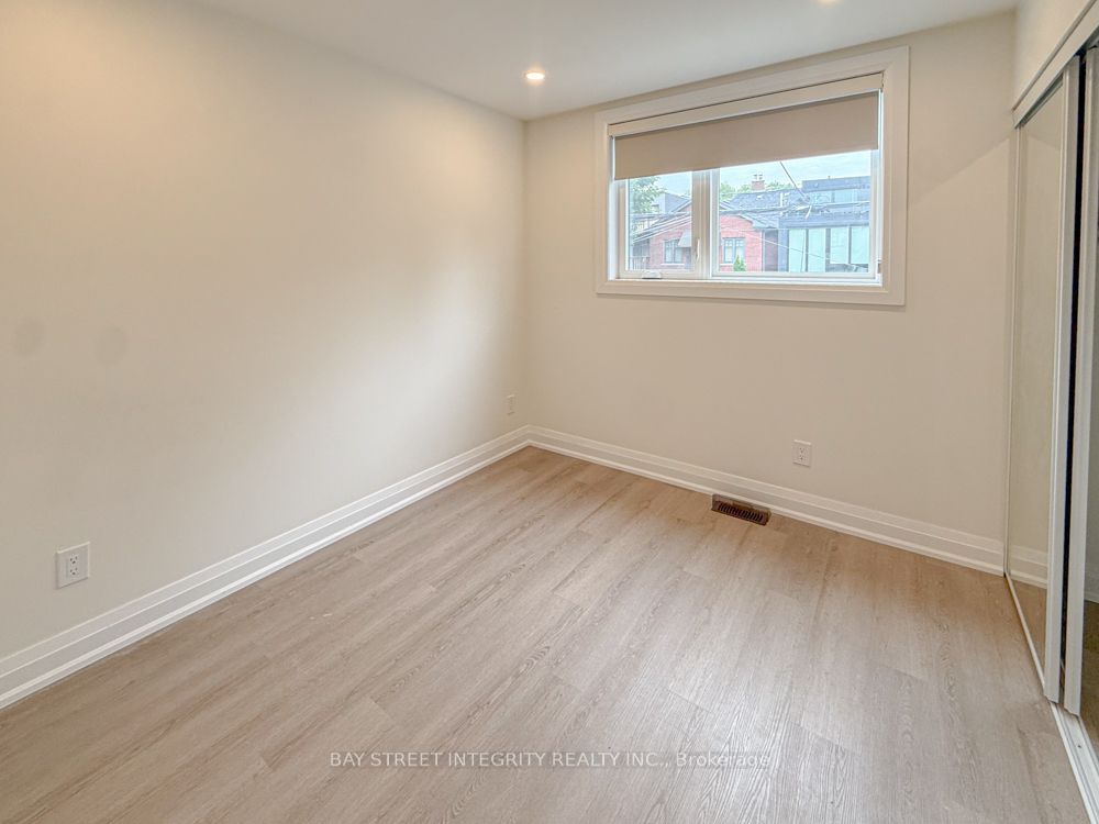 598 Crawford Street Laneway Property Photo 9