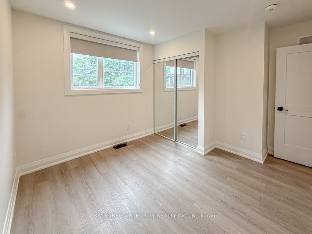 598 Crawford Street Laneway Property Photo 10