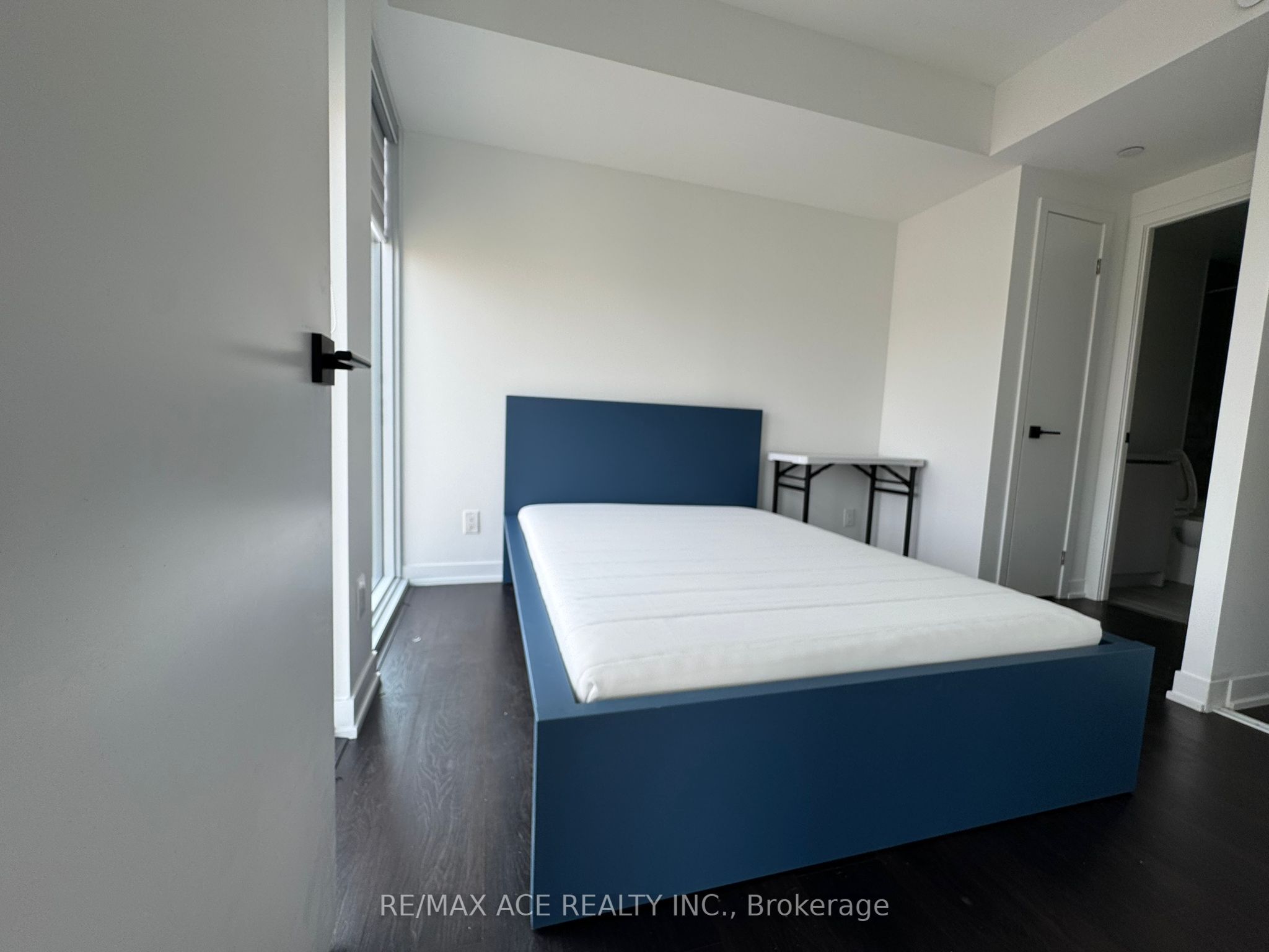 319 Jarvis Street 2010 Property Photo 6