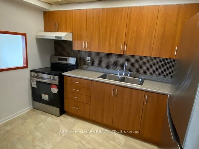20 Forest Manor Road 907 Property Photo 7