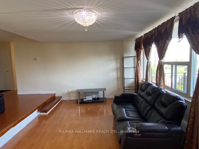 20 Forest Manor Road 907 Property Photo 13