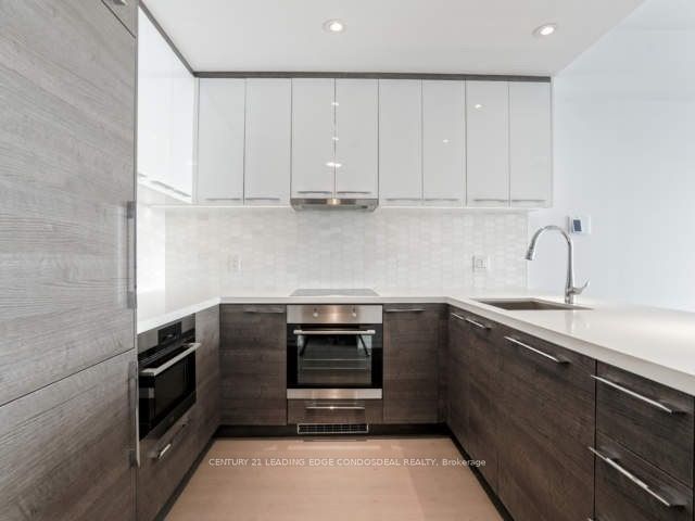 488 University Avenue 2312 Property Photo 16