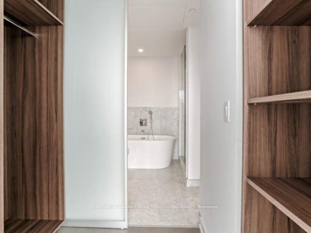488 University Avenue 2312 Property Photo 17