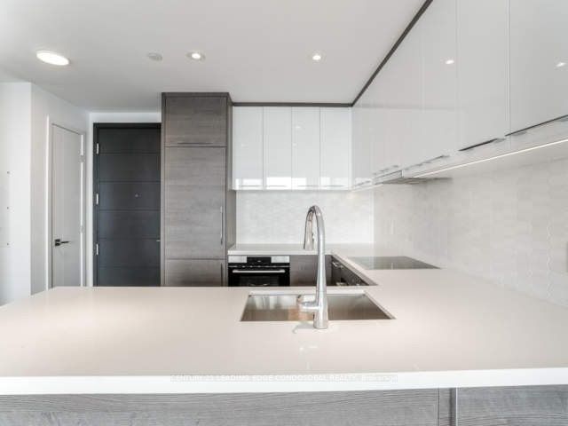 488 University Avenue 2312 Property Photo 18