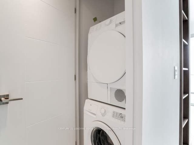 488 University Avenue 2312 Property Photo 27