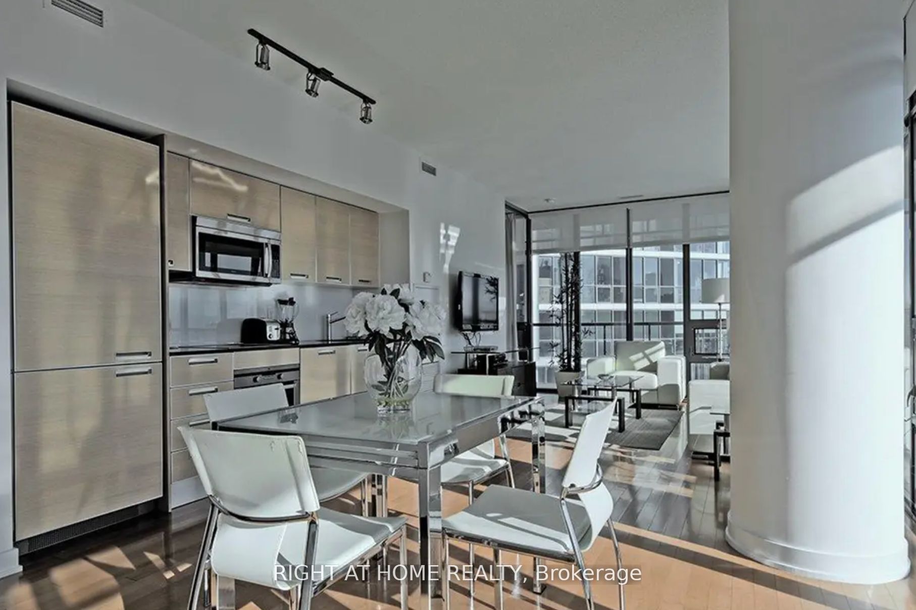 33 Charles Street E 2403 Property Photo 4