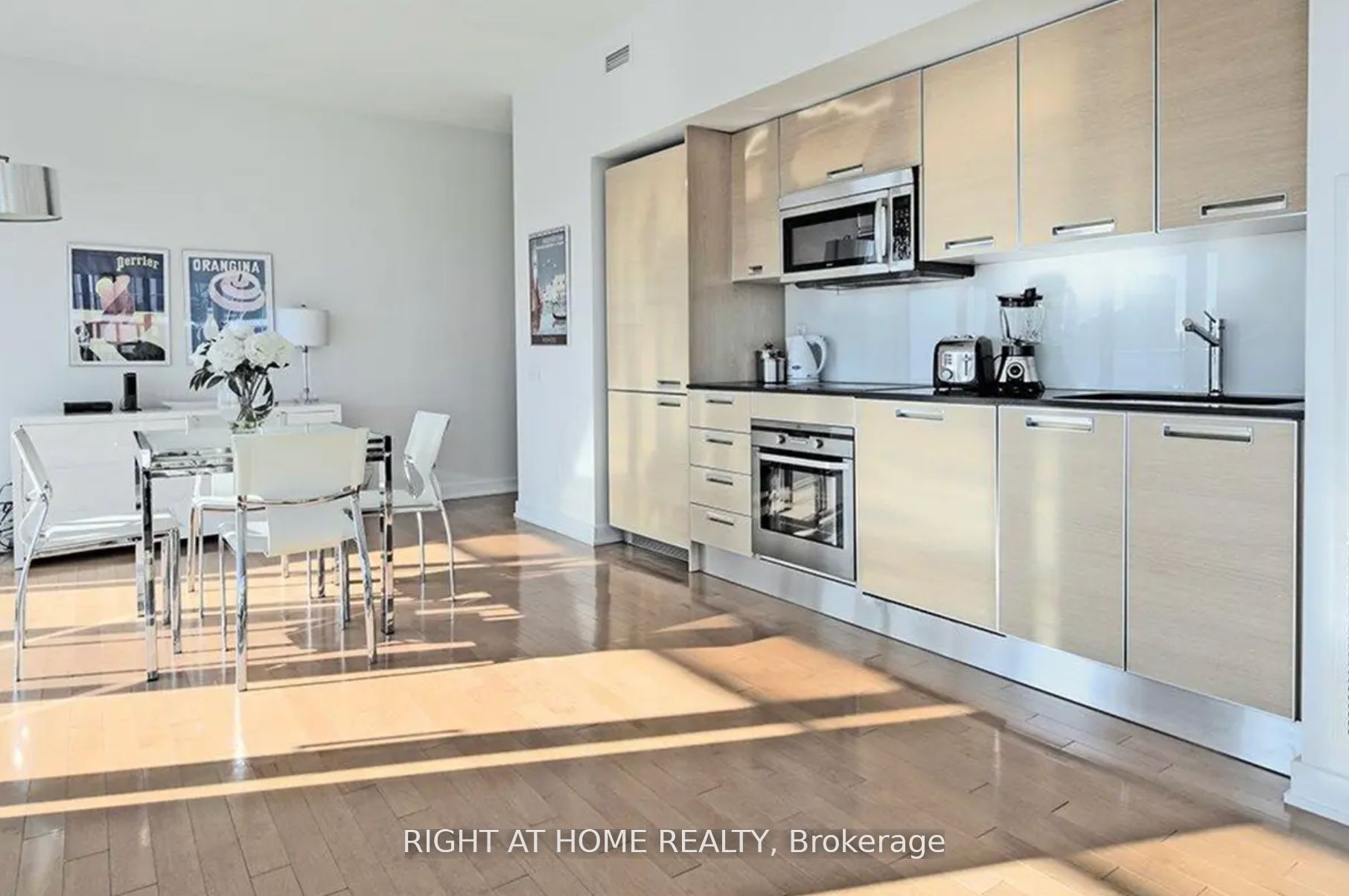 33 Charles Street E 2403 Property Photo 5
