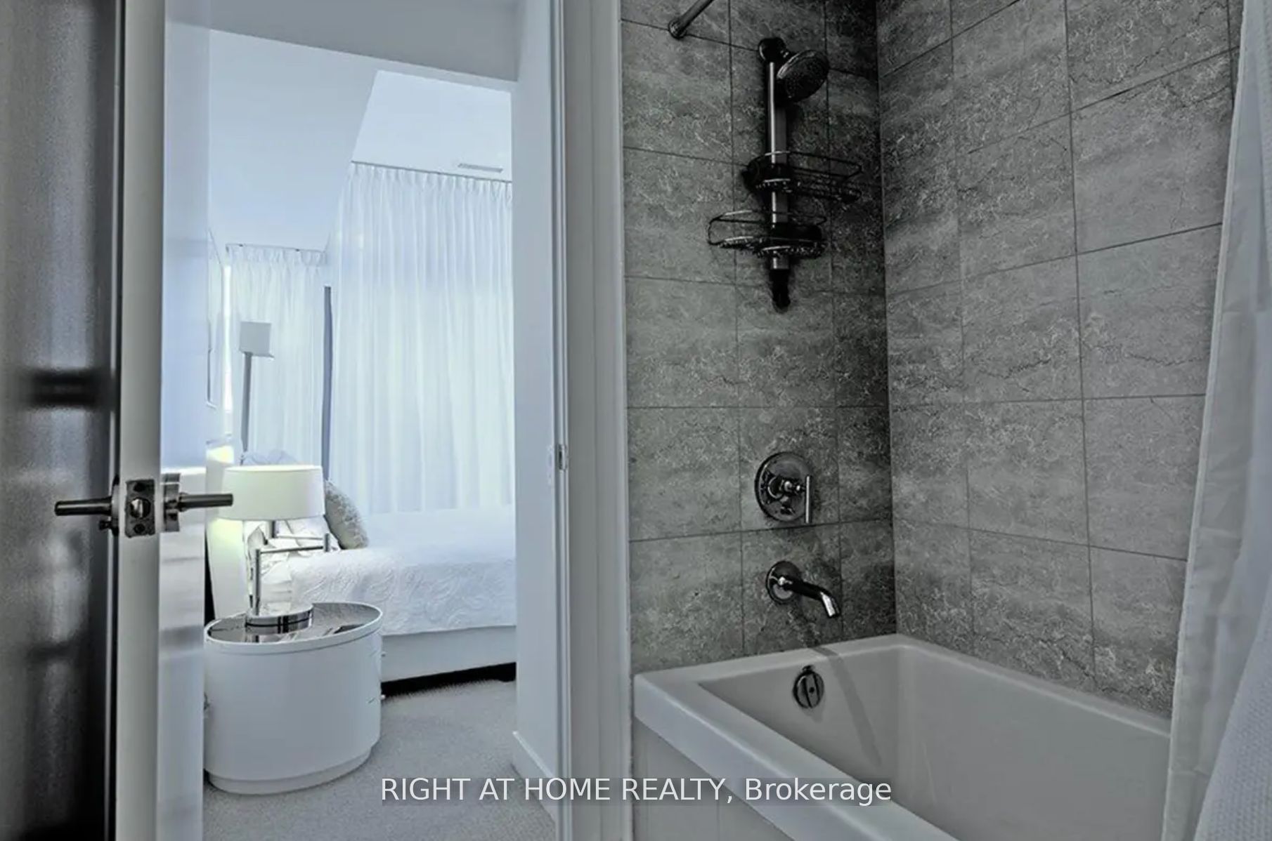 33 Charles Street E 2403 Property Photo 6