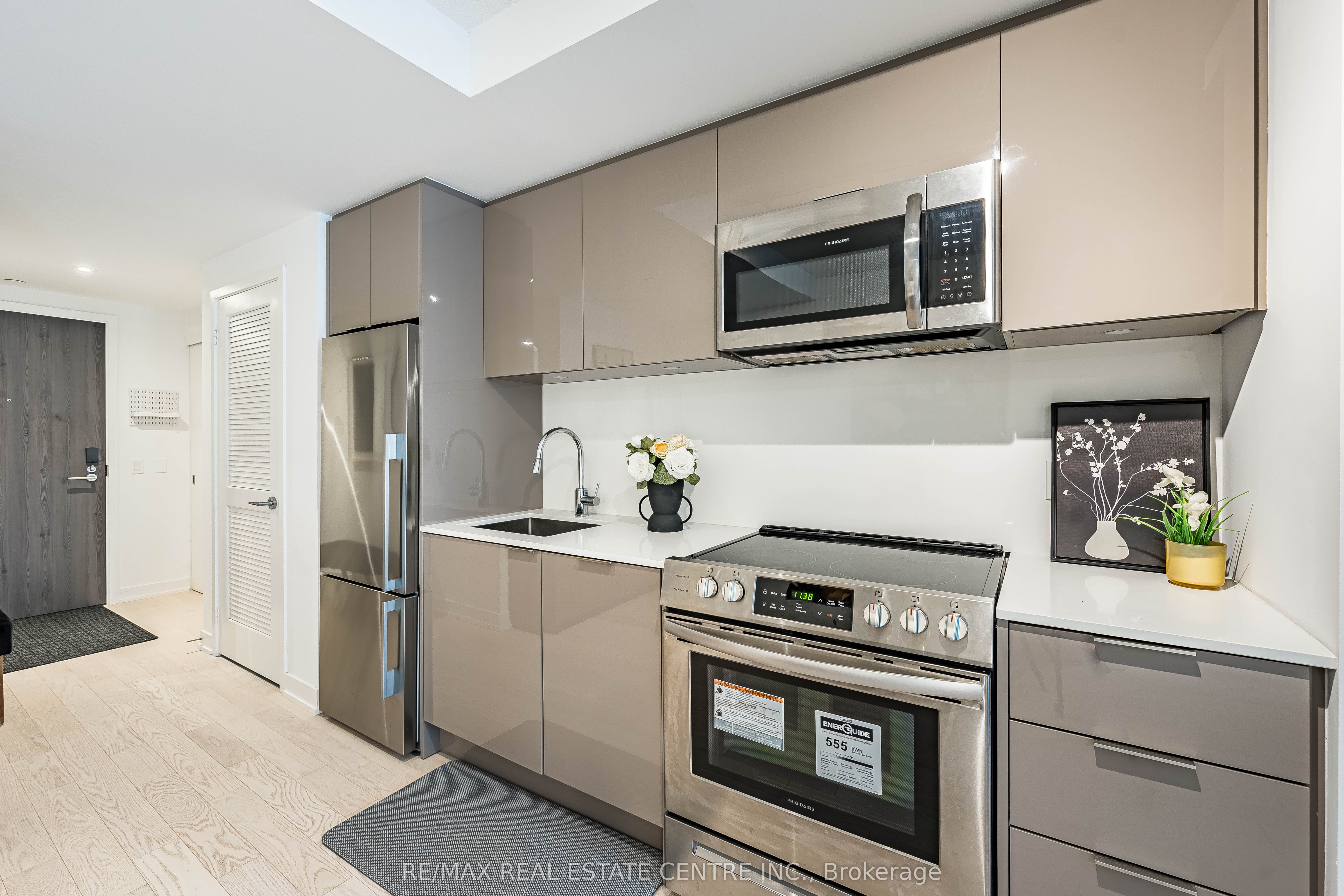 25 Richmond Street E 312 Property Photo 8
