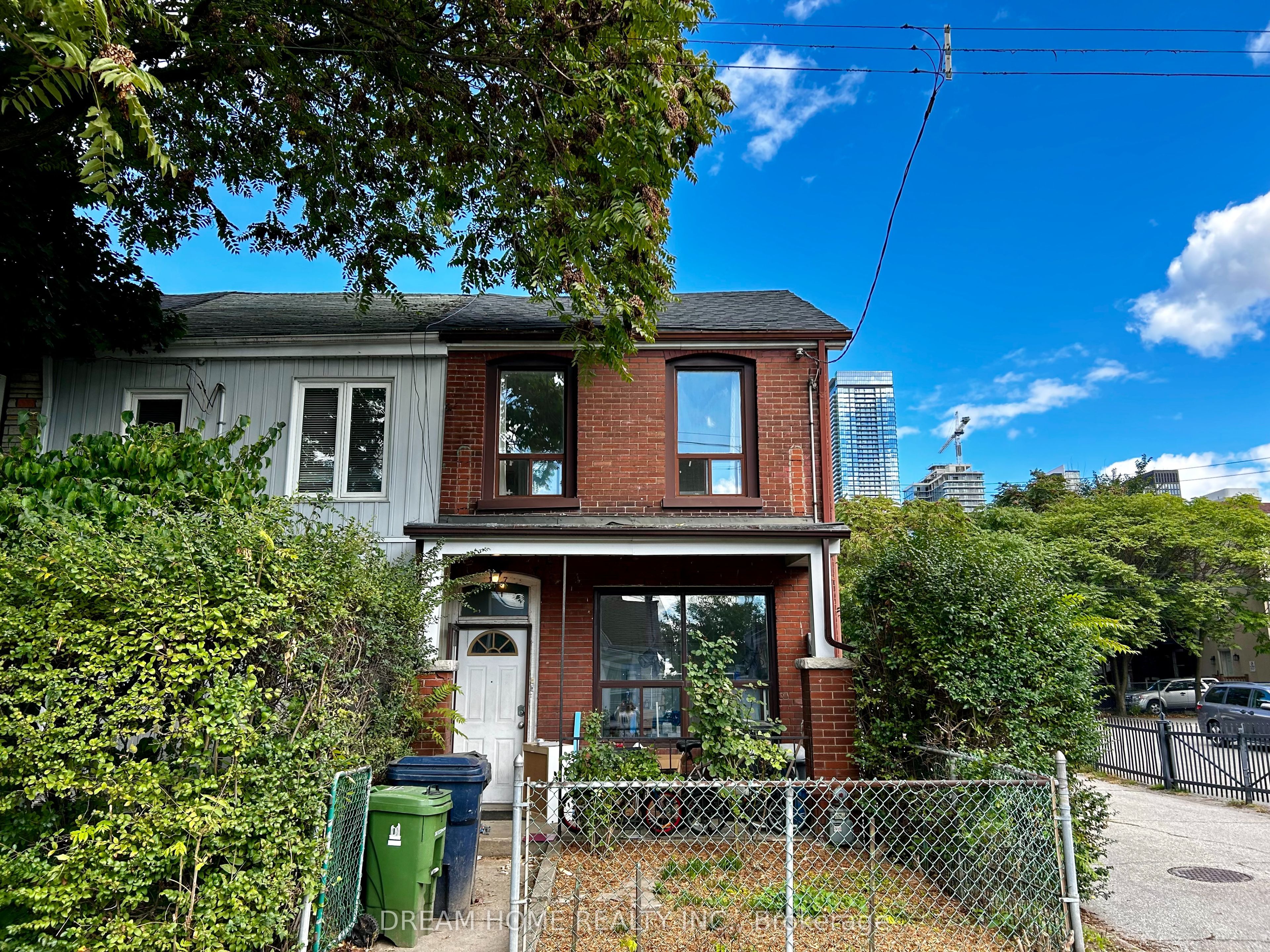 107 Huron St Street Property Photo 3