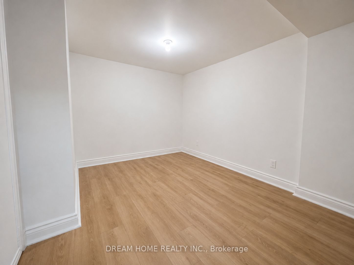 107 Huron St Street Property Photo 4