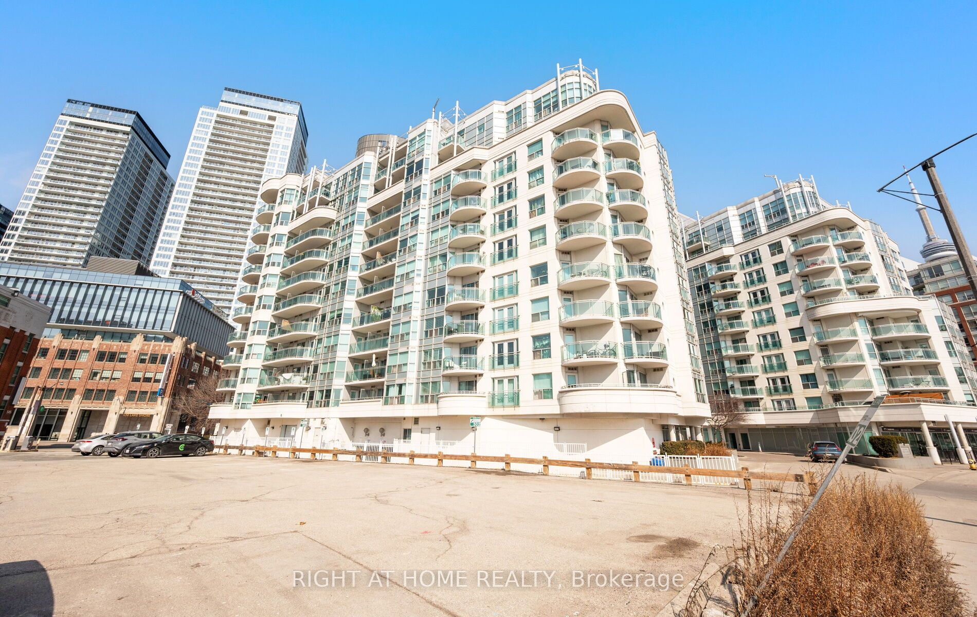 600 Queens Quay 219 Property Photo 2