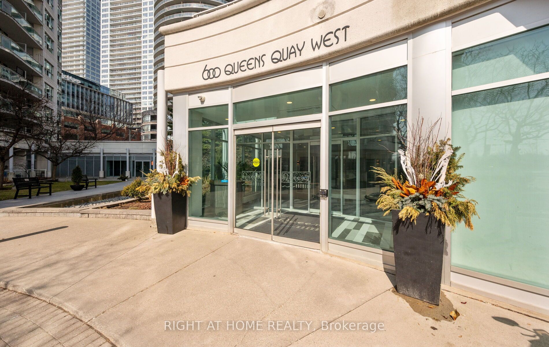 600 Queens Quay 219 Property Photo 3