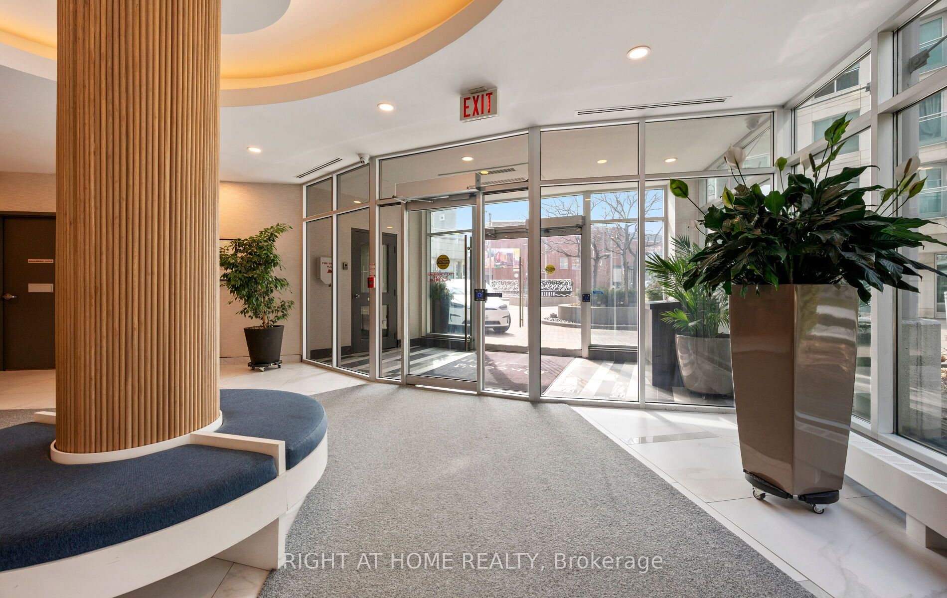 600 Queens Quay 219 Property Photo 4