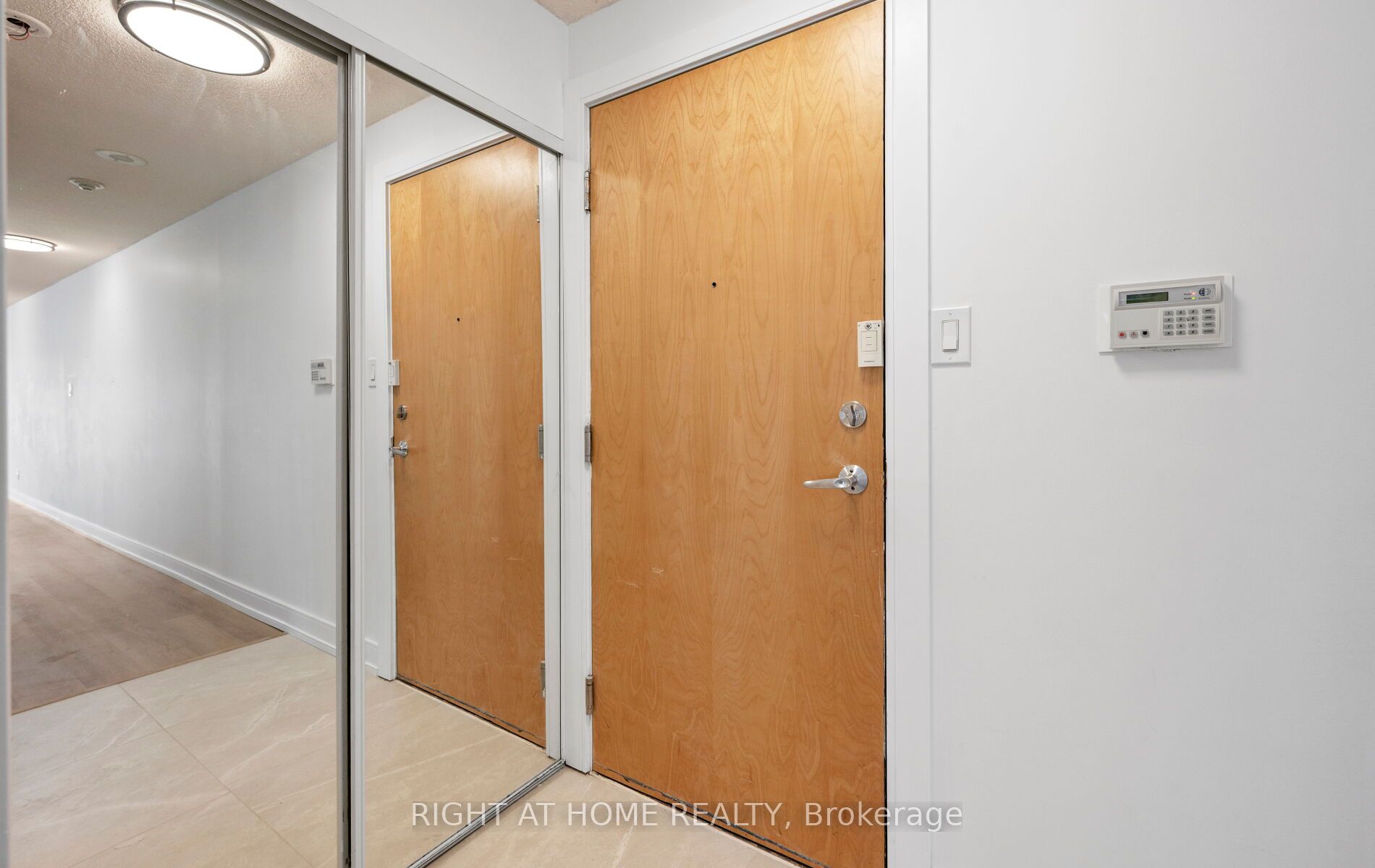 600 Queens Quay 219 Property Photo 6