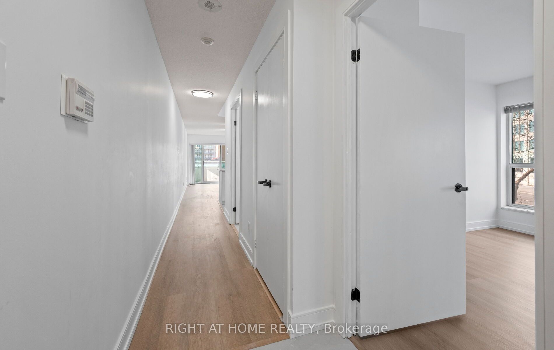 600 Queens Quay 219 Property Photo 7