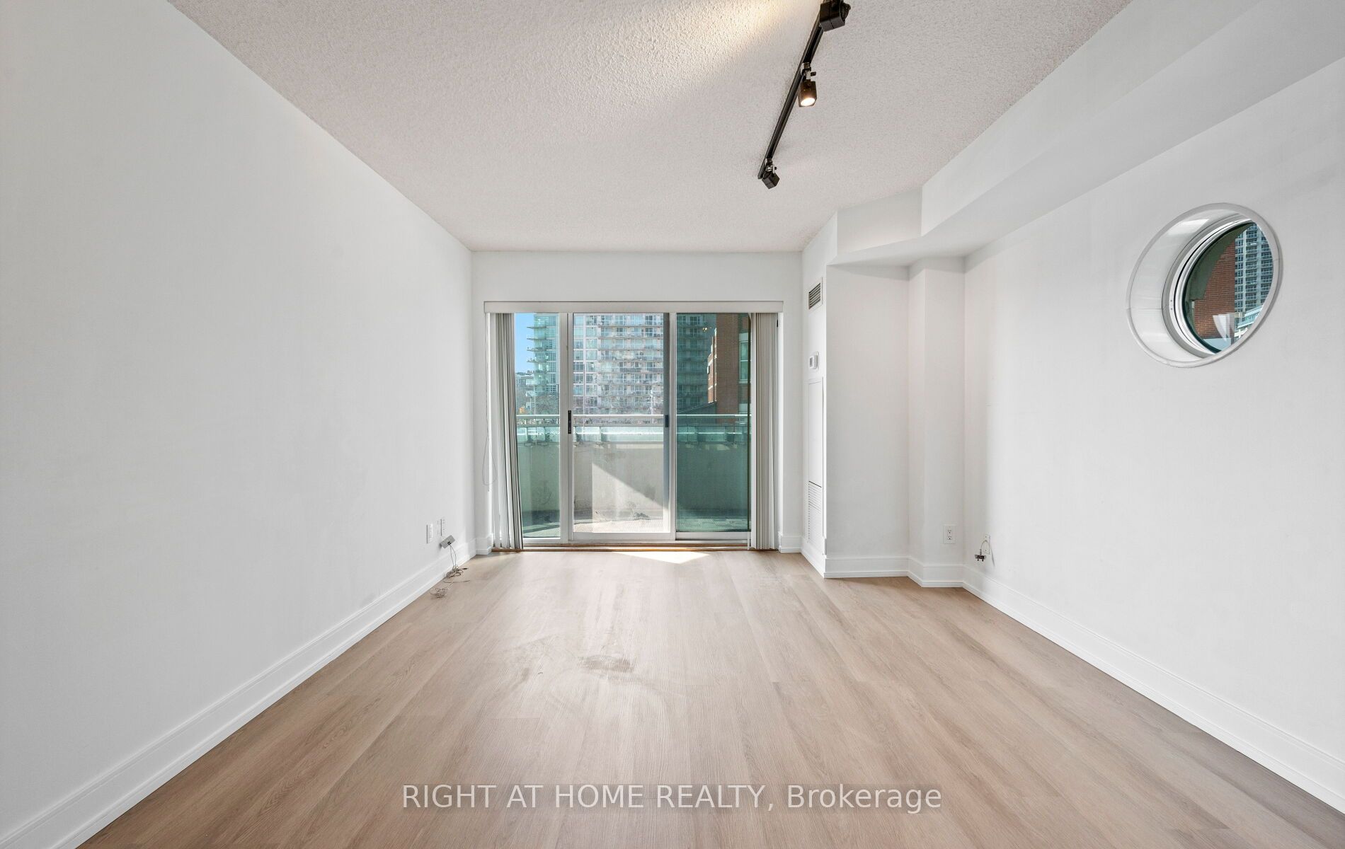 600 Queens Quay 219 Property Photo 10
