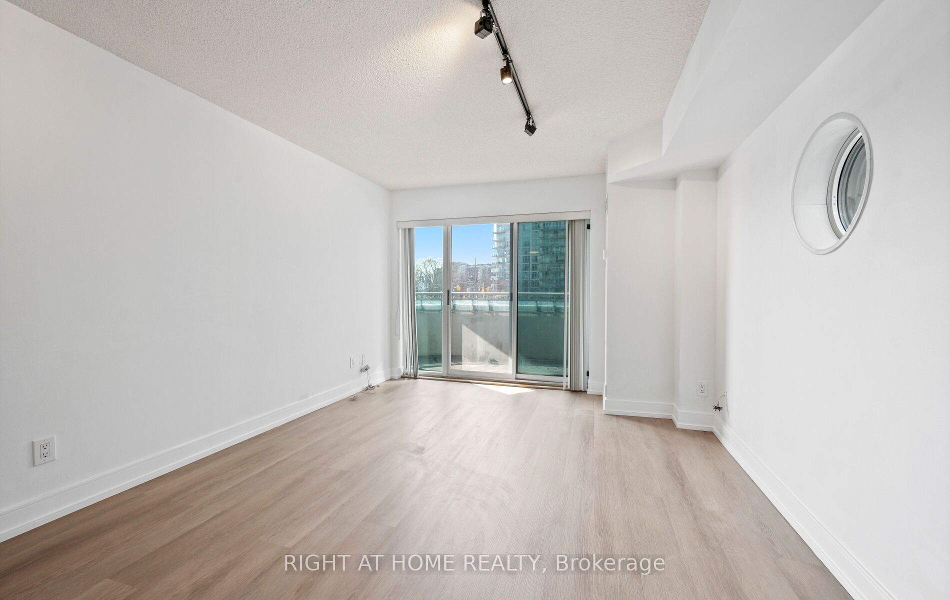 600 Queens Quay 219 Property Photo 11