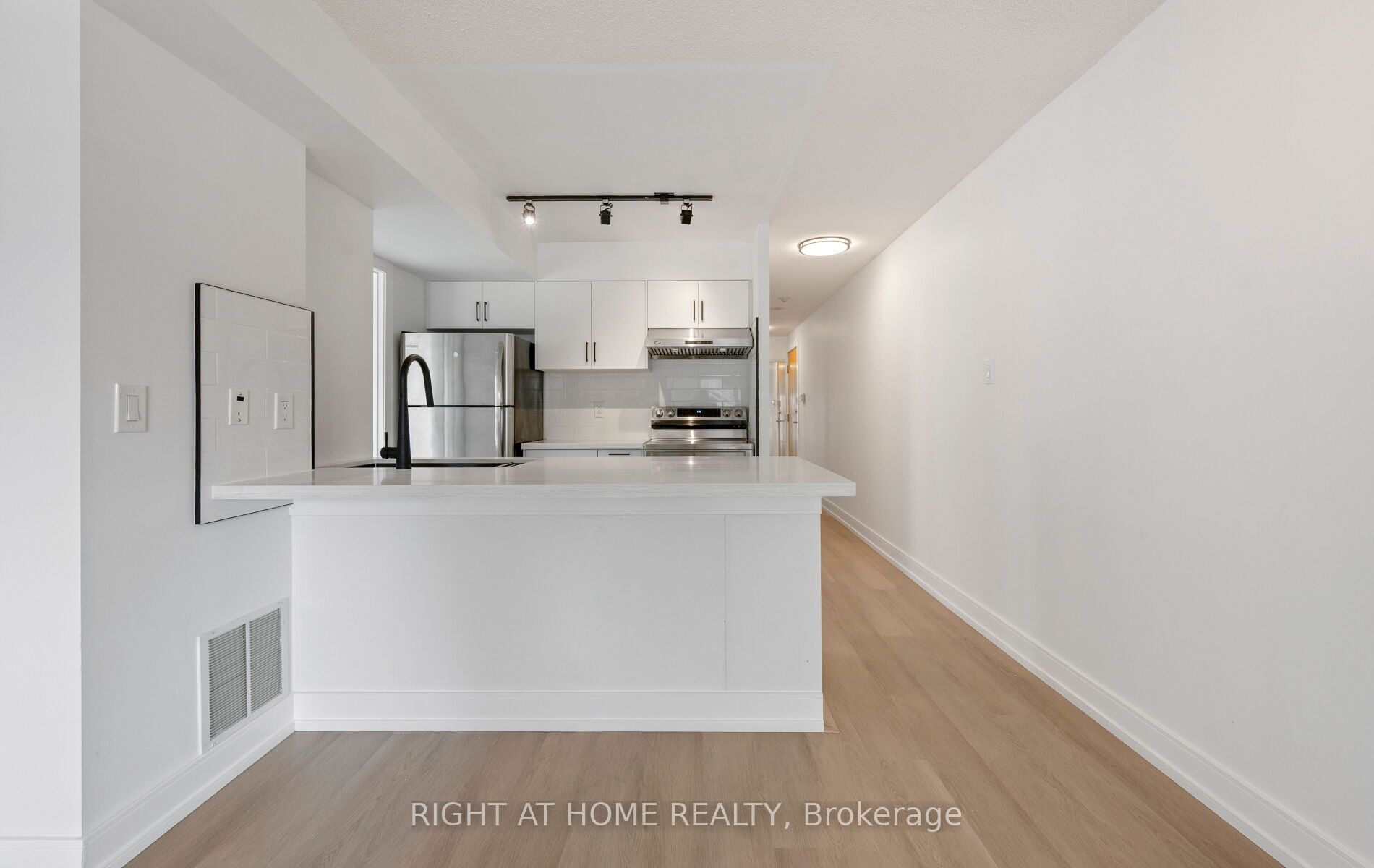 600 Queens Quay 219 Property Photo 13