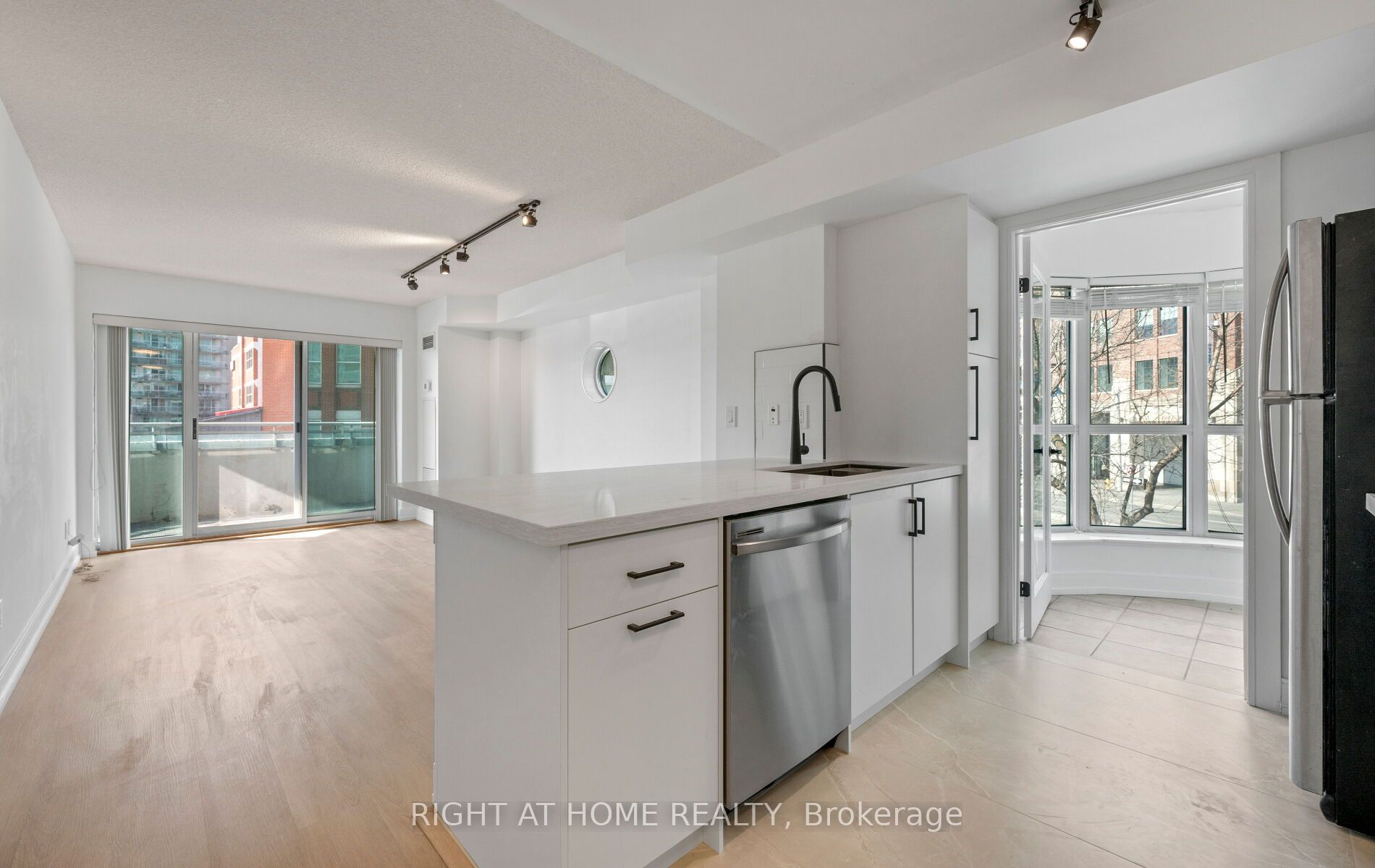 600 Queens Quay 219 Property Photo 16