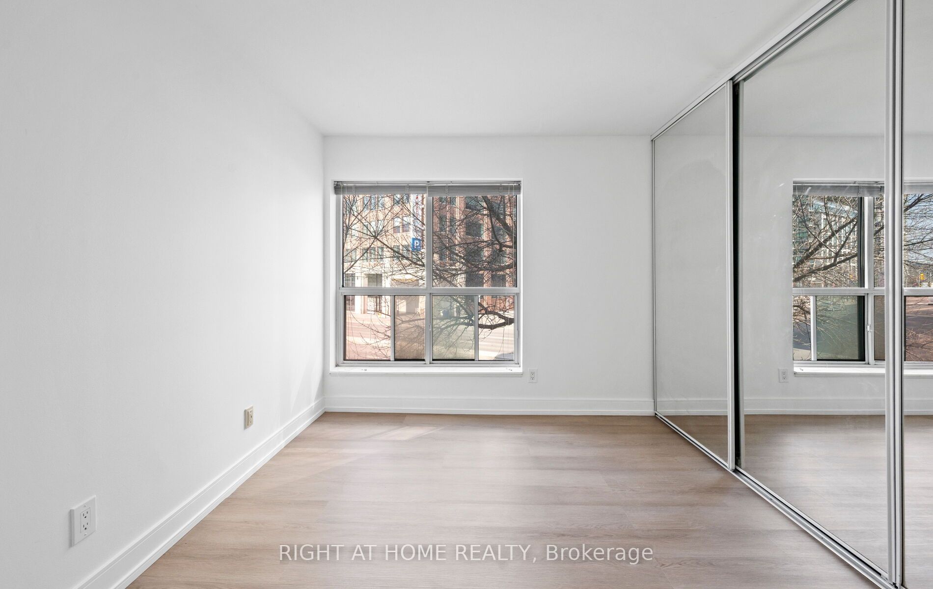 600 Queens Quay 219 Property Photo 20