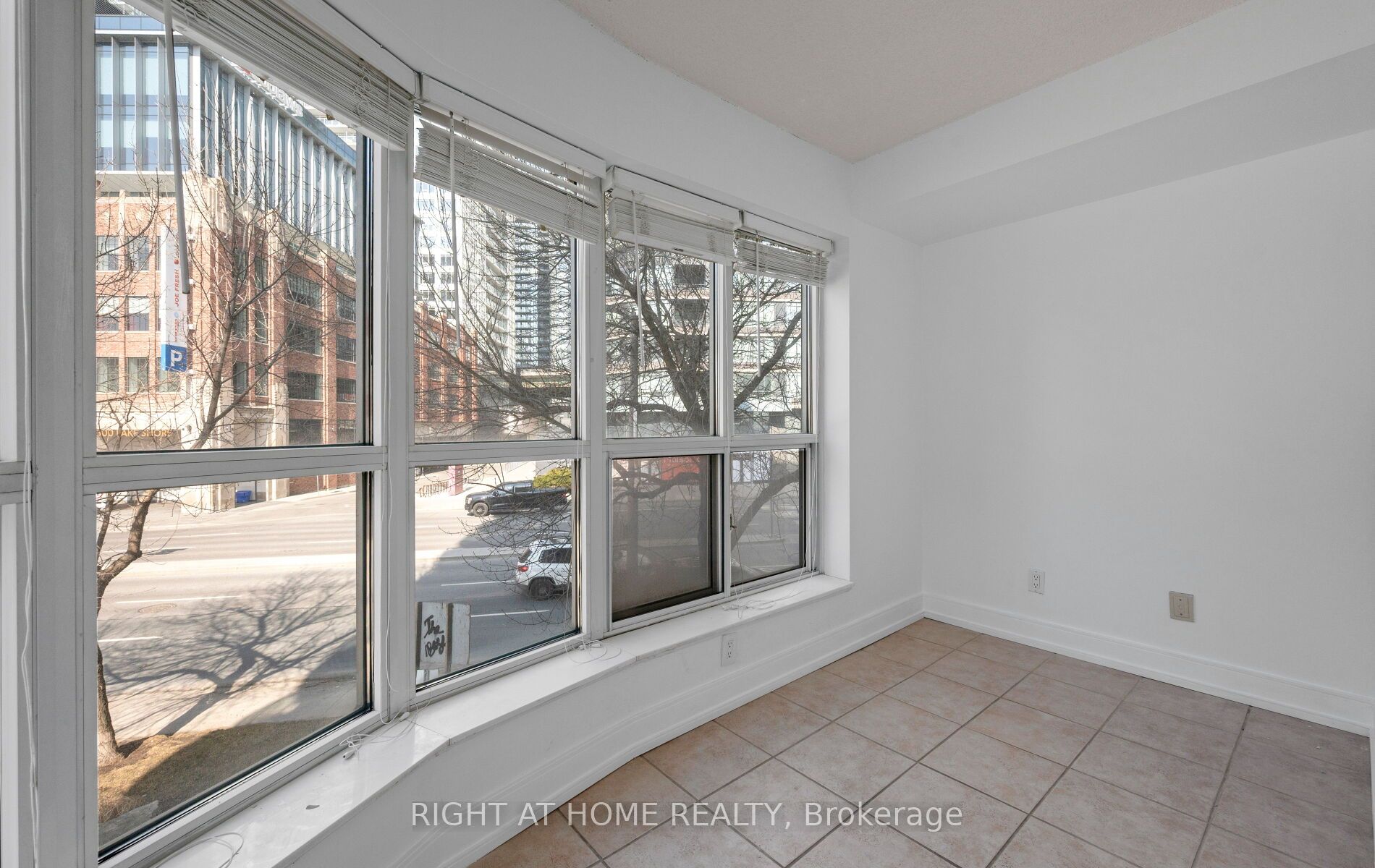 600 Queens Quay 219 Property Photo 23
