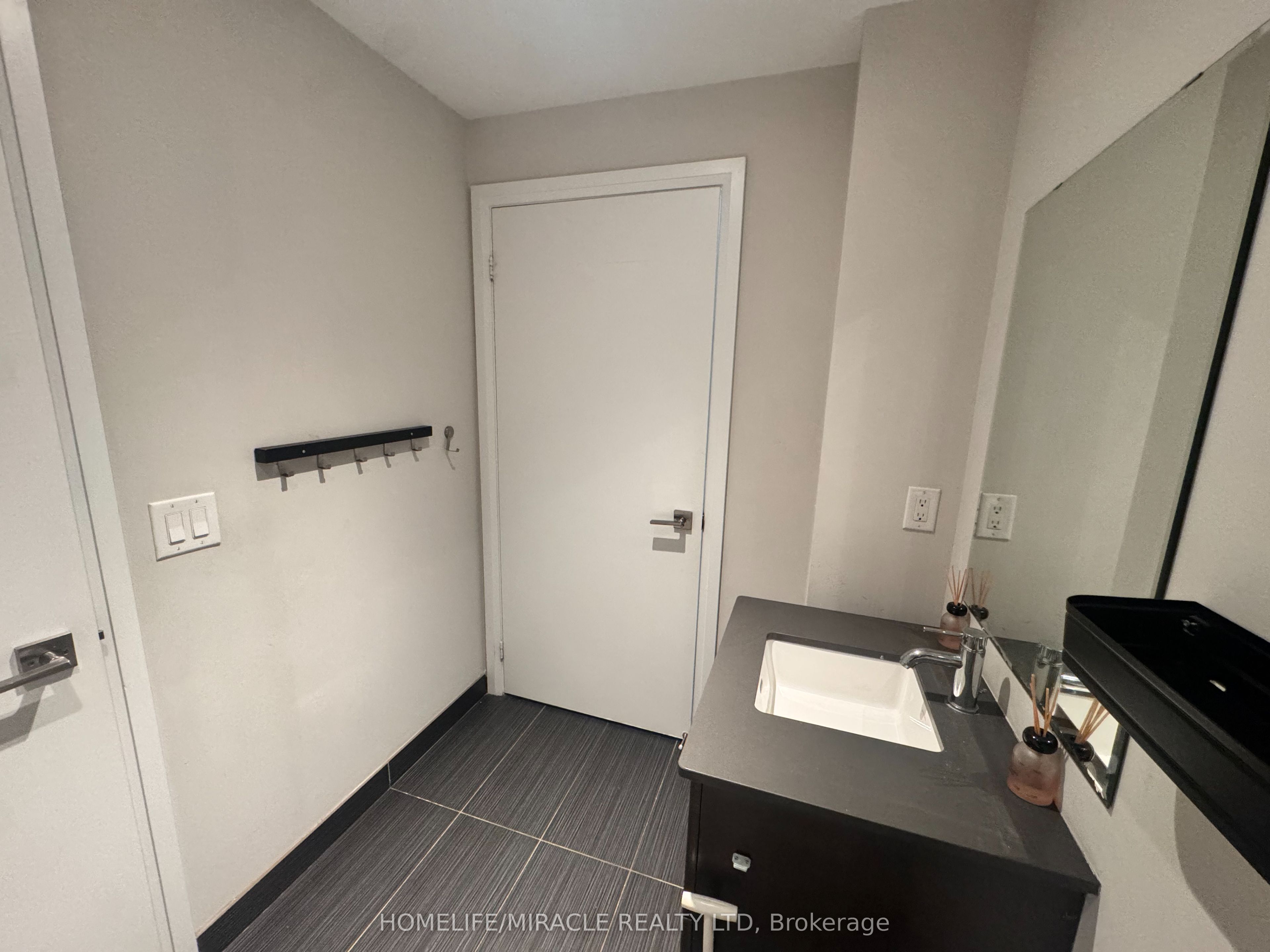 555 Wilson Avenue 103 Property Photo 27