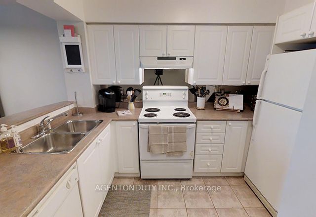 109 Front Street E 622 Property Photo 5