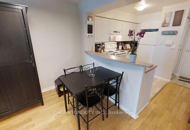 109 Front Street E 622 Property Photo 6
