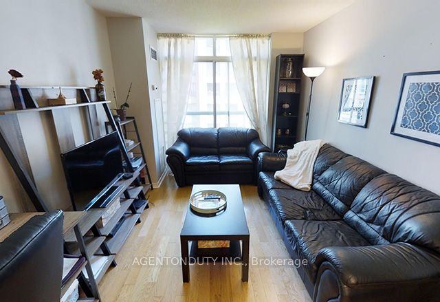 109 Front Street E 622 Property Photo 7