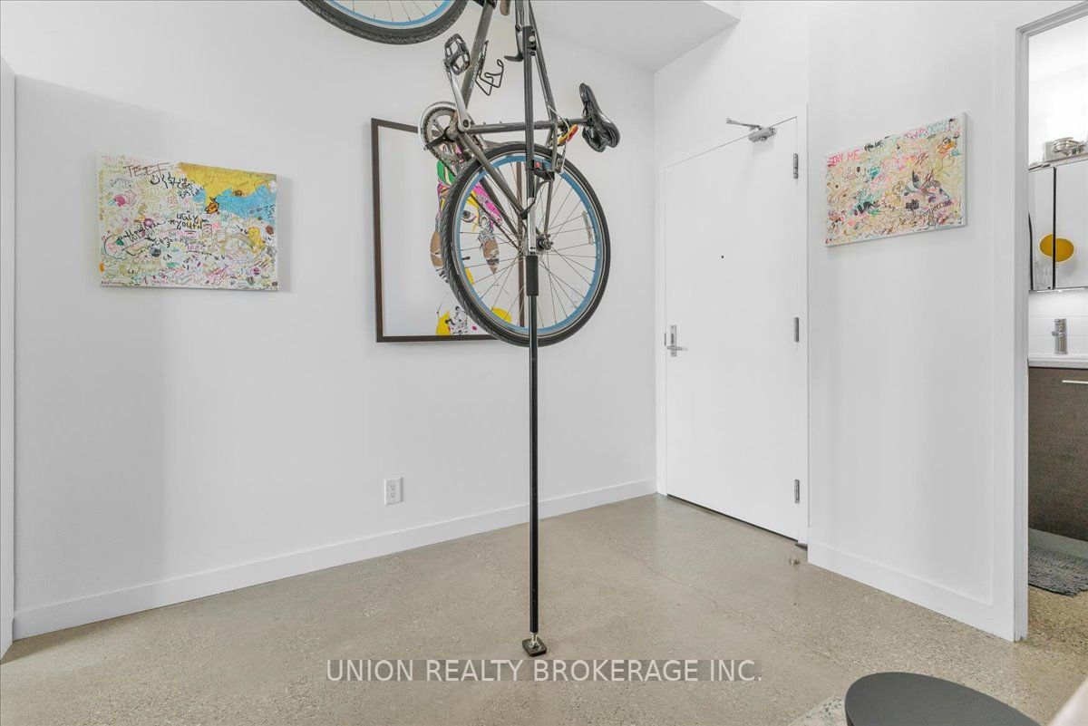 569 King Street E 404 Property Photo 25