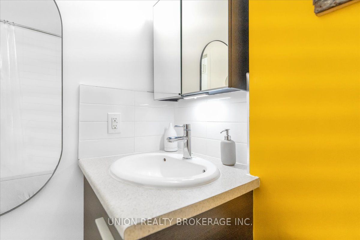 569 King Street E 404 Property Photo 27
