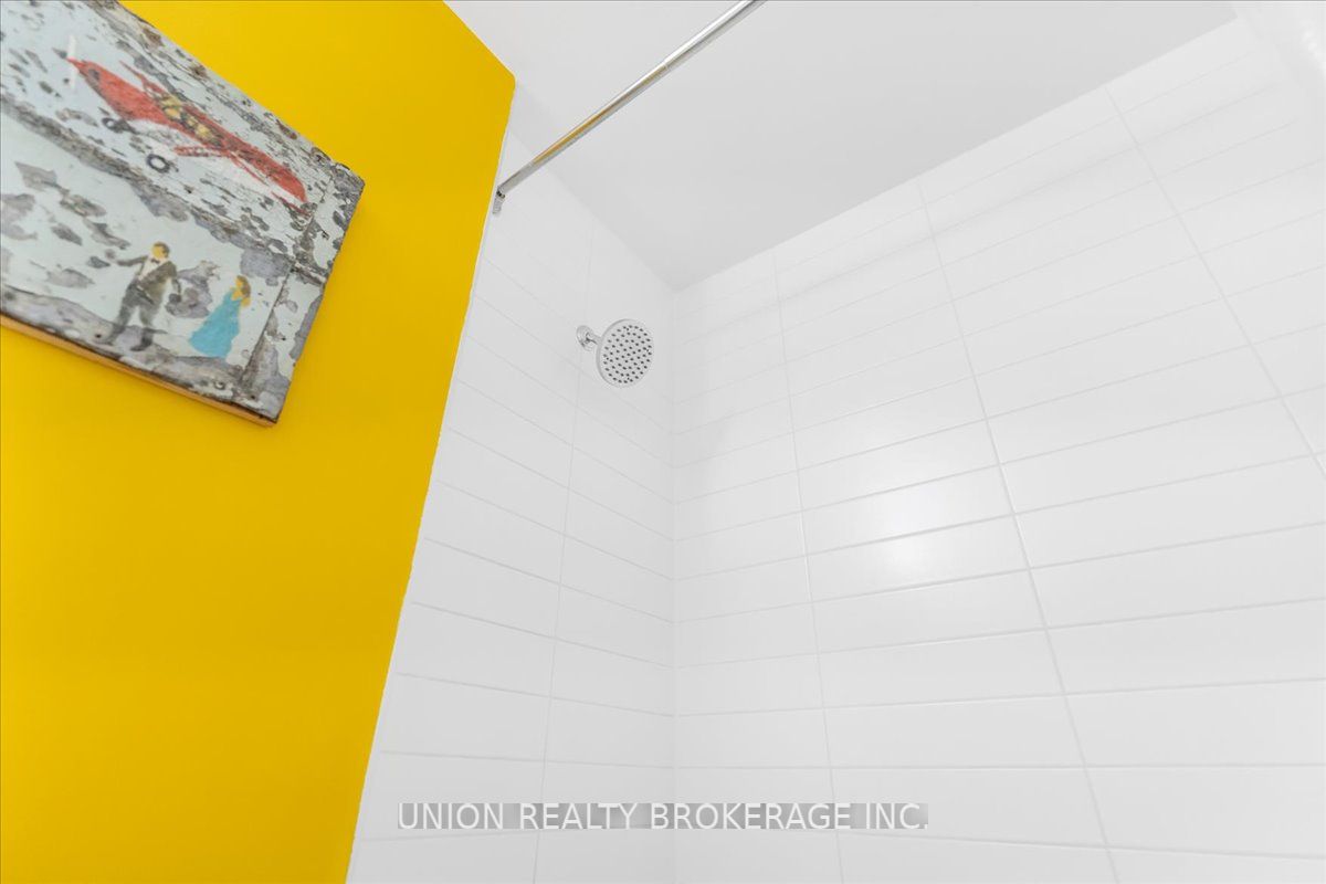569 King Street E 404 Property Photo 28