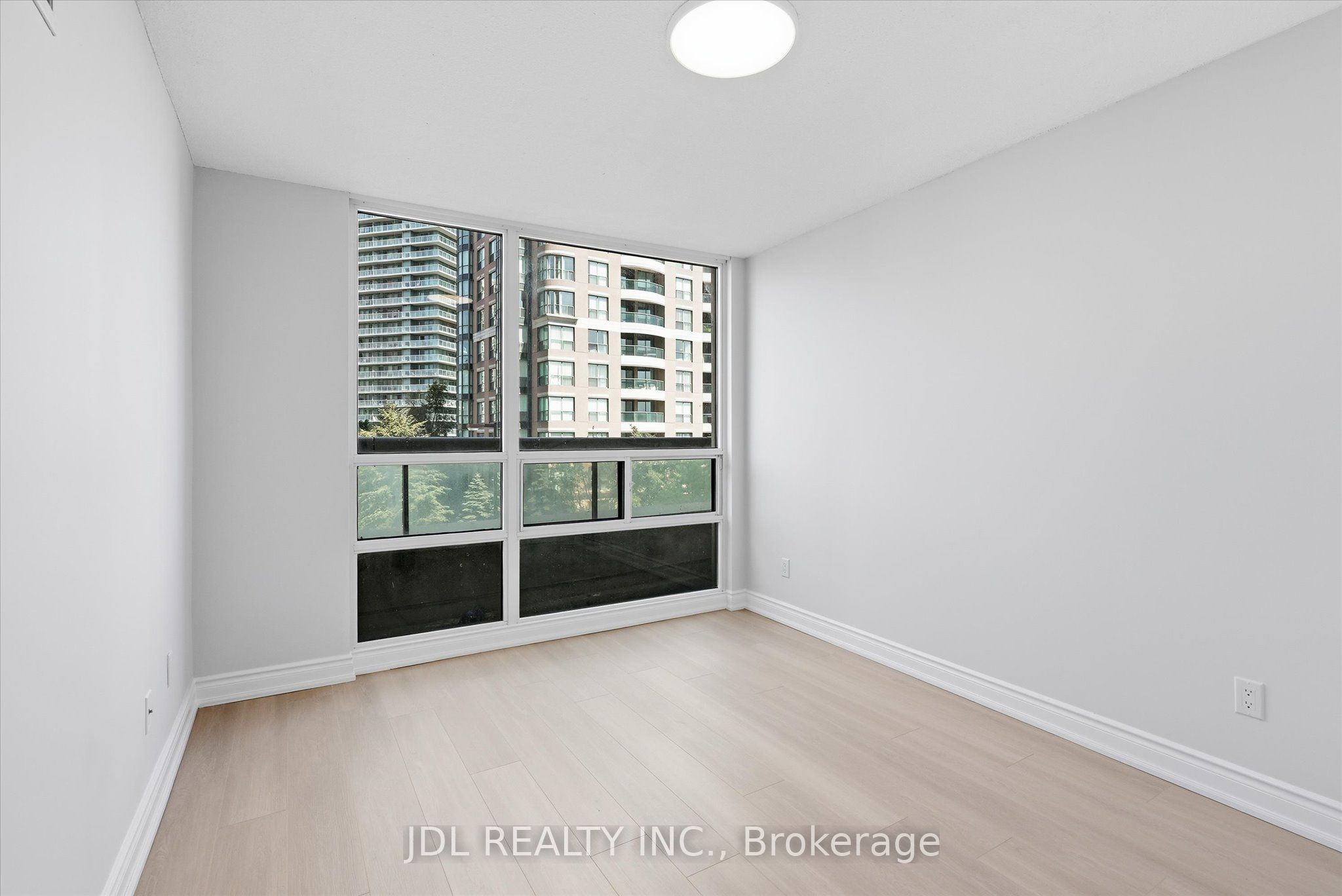 503 Beecroft Road 516 Property Photo 12