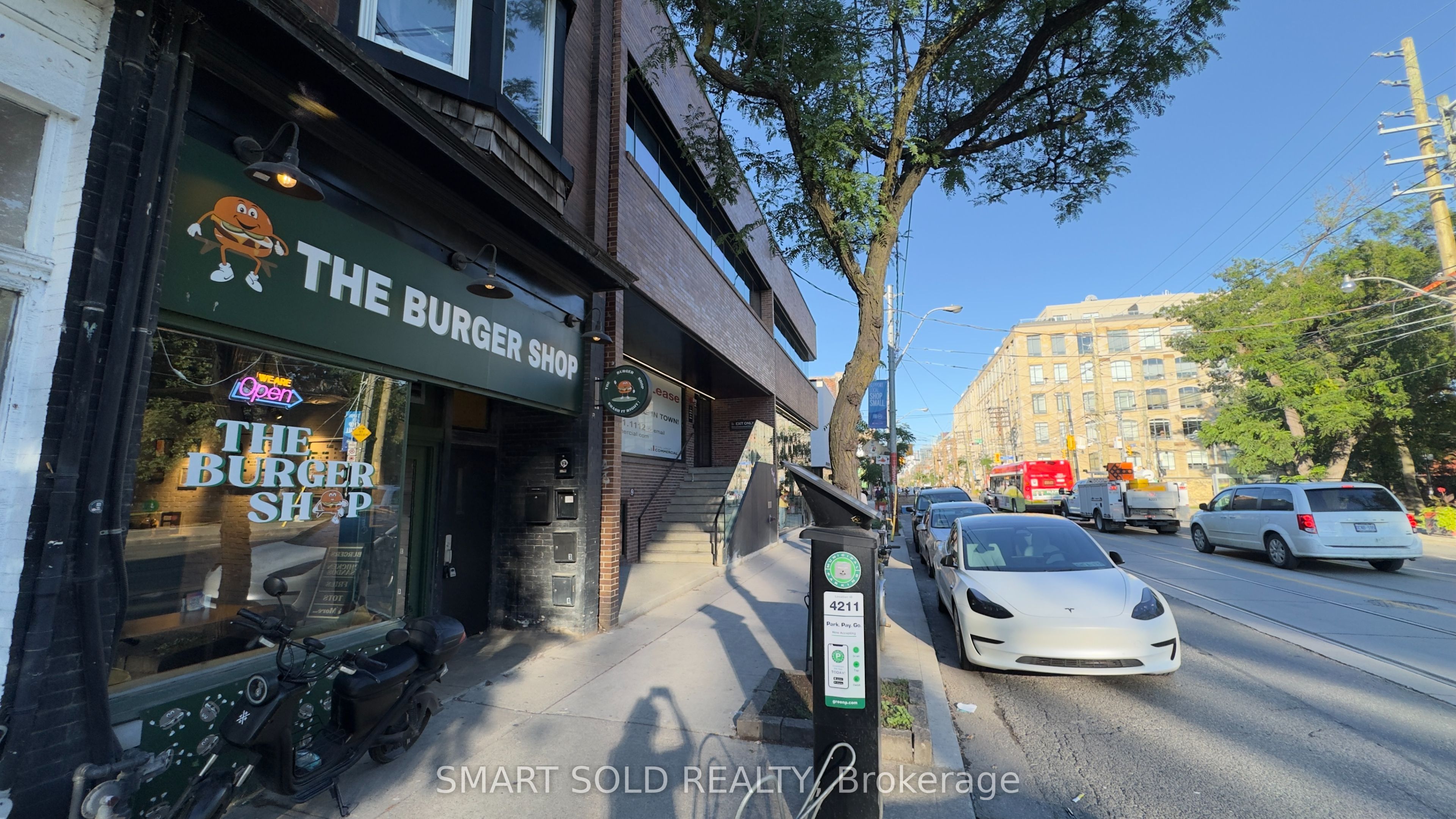 960 Queen Street W Property Photo 15